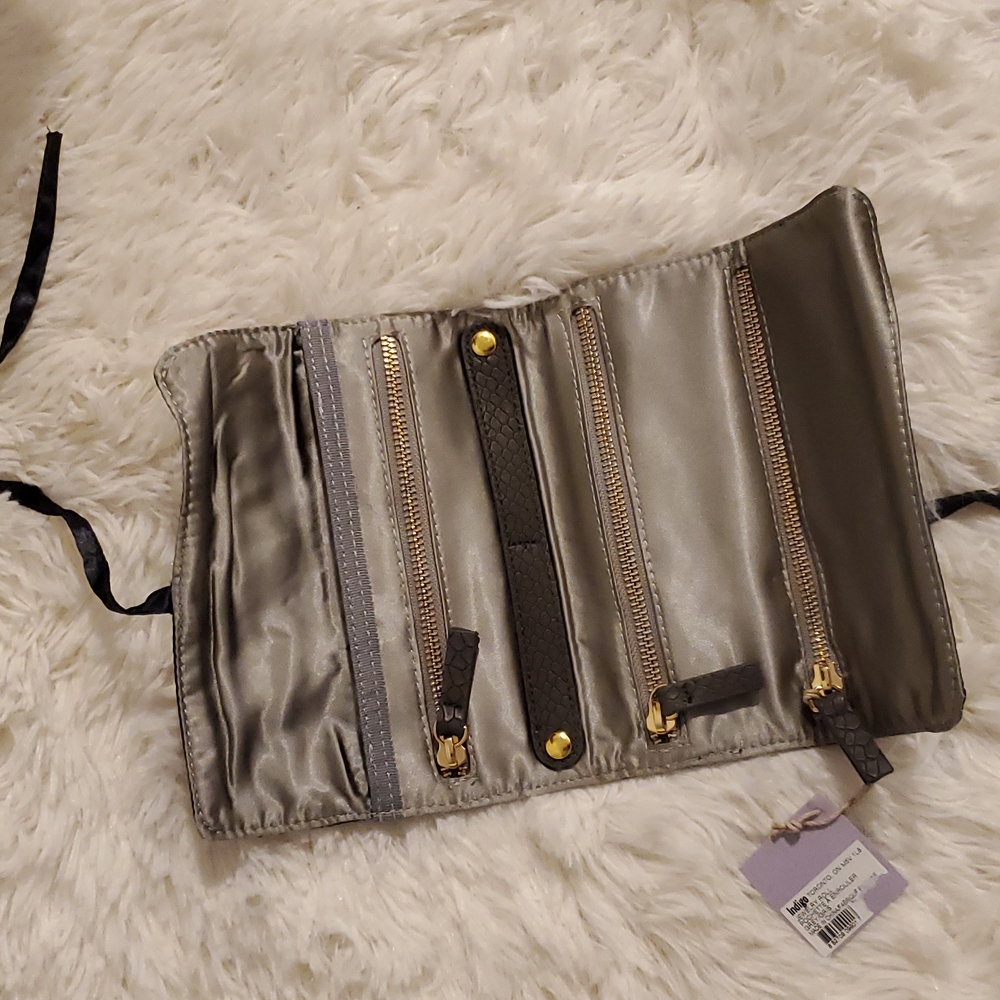 Indigo Jewelry Roll in Grey
